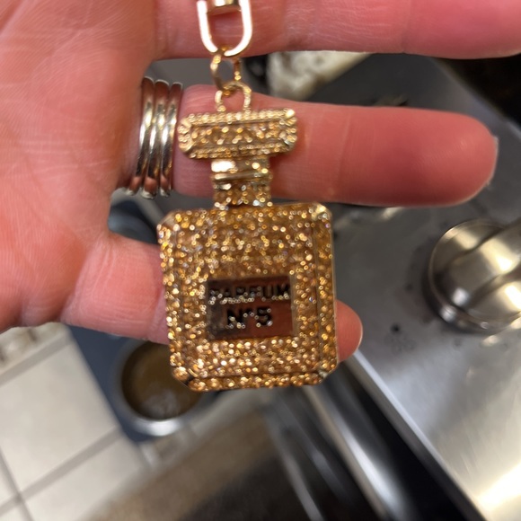NEW gold with rose gold perfume keychain - Picture 8 of 9